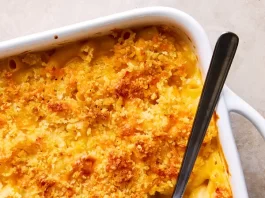 5 Tips on the Best Mac and Cheese Mac and cheese topped with bread crumbs in a baking dish.